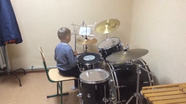 Дима играет на барабанах смотреть онлайн