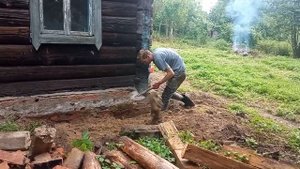 Начали ремонт фундамента под старым домом