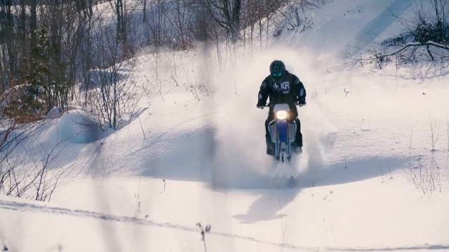 Une belle journée avec Yamaha смотреть онлайн