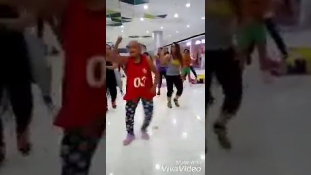 Крутая бабушка смотреть онлайн