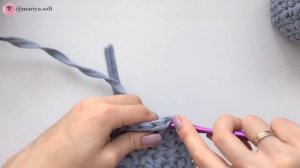 Вяжем корзинку крючком из трикотажной пряжи.