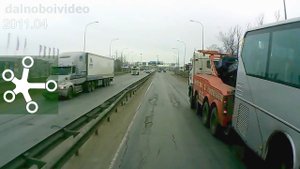 Эвакуатор с автобусом чуть не встал на дыбы