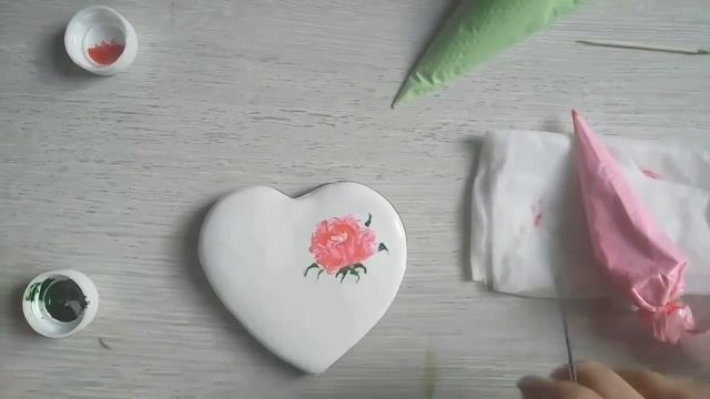 Роспись по мокрому рисунок роза. Роспись пряников с Юлией Милье./how to decorate wet on wet cookie