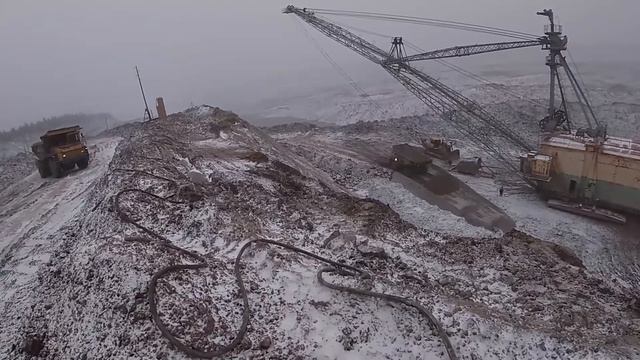 Погрузка Белазов экскаватором ЭШ 6/45 смотреть онлайн