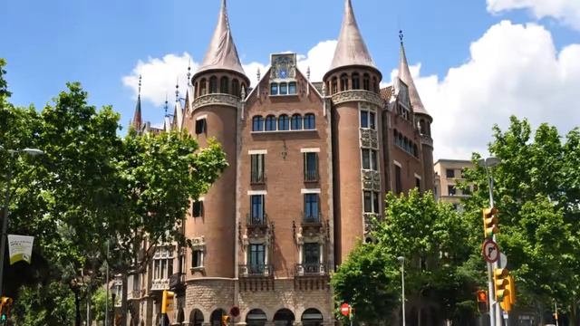 «Дом с пиками» | Достопримечательности Барселоны смотреть онлайн