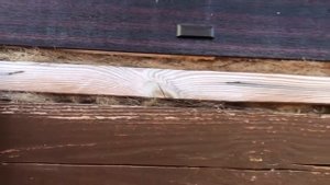 Утепляю окна бани джутом