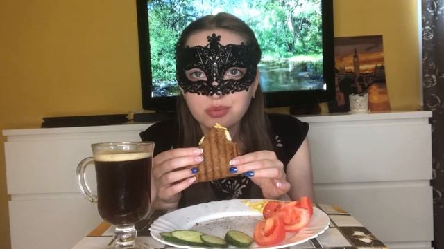 МУКБАНГ / Клаб сэндвичи с курицей / MUKBANG Club sandwich chicken/ не ASMR смотреть онлайн