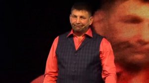 Раиль Садриев в моноспектакле "Вы меня ещё не знаете"