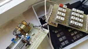 Калькулятор Электроника МК-56. Разбор. Ценные радиодетали.