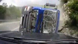 Перевернулся на повороте
