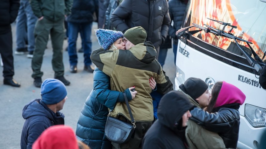 Кемеровские добровольцы 27.10 провожали. Волонтеры на Донбассе. Учебный тревога Сургут. Волонтеры везут грузы на Донбасс.