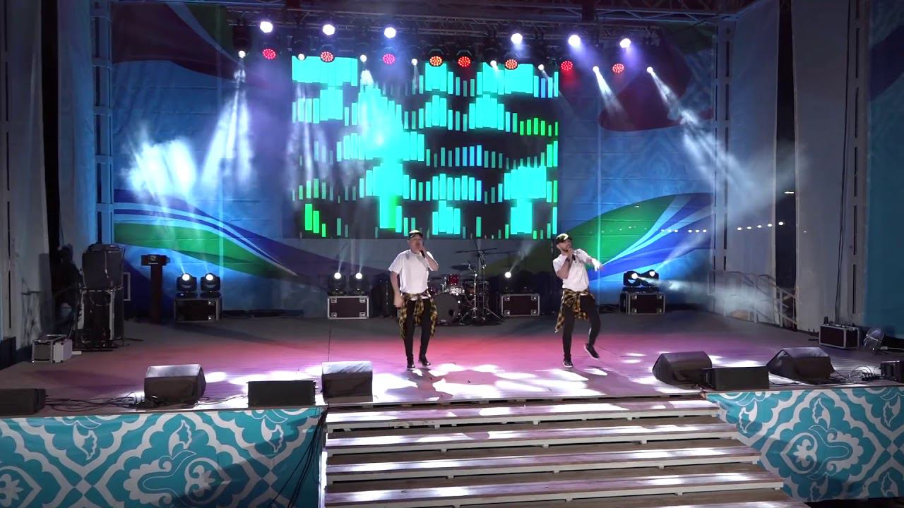 "Районы - кварталы". Кавер песни группы "Звери". VRITMEshow. Зеленодольский музыкальный театр