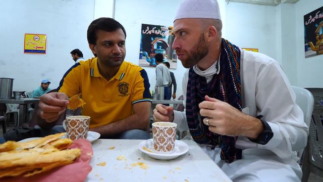 Traditional PAKISTANI MARKET in LAHORE!! Pakistan Street Food in Ichra Bazar  Pakistan