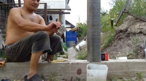 как крепить стойки к  фундаменту