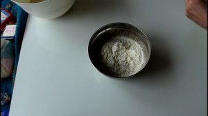 Нежный кекс на кислом молоке с изюмом:)