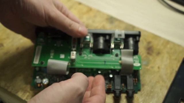 Простой ремонт Focusrite Scarlett 2i2 смотреть онлайн