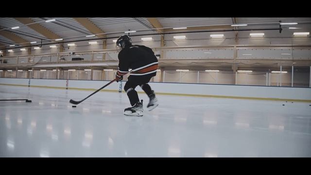 PeeWee vs NHL player - BAUER Vapor Hyperlite skates and stick first test! смотреть онлайн