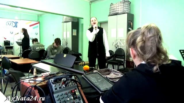 Поём:Синяя вечность-финал-дыхание. Scream-4 я. Атака звука. Консультация-ЭСТРАДА. Кирилл и Елизавета