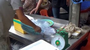 Рынок в Пномпене. Уличная еда. Камбоджа.