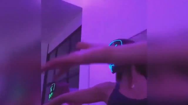 Светящаяся в темноте неоновая маска смотреть онлайн