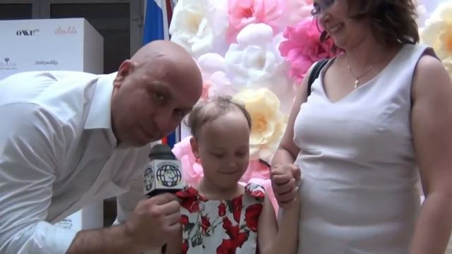 Впервые в России! Детки с алопецией в показе модной детской одежды! смотреть онлайн