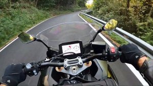 Suzuki GSX-S 1000 GT 2023 test ride completo (English subtitles)