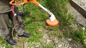 Електротример STIHL FSE 31 в роботі мотокоса штиль триммер FS 52 60 81 3-частина
