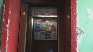 Старый, грязный лифт в общежитии Владивостока!