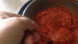 Закрываю томатный сок на зиму.