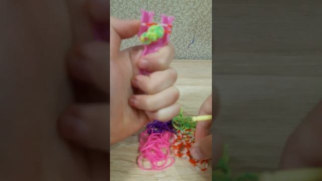 як сплести з резинок браслет"Метелики"@ смотреть онлайн