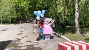 Ростовая кукла Зайки Ми поздравляет Владислава