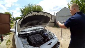 Помыл у Гранты под капотом после зимы.