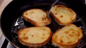 Гренки с яйцом и молоком! Завтрак детства ????