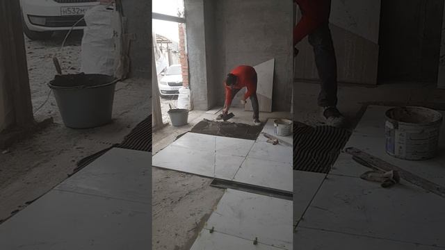 Быстрая Укладка широкоформатного Керамогранита своими руками. Конверт. Разуклонка Супер гребёнка)