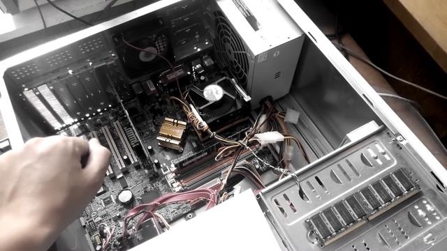 Что делать если компьютер и вентеляторы работают, но нет изображения на мониторе (экране) смотреть онлайн