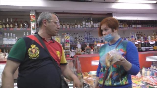 Химки. Магазин "Три поросёнка". Директор гонял блогеров и сбежал.  Росгвардеец упустил свою тачку.