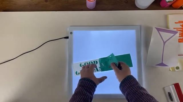 GM Crafts Facebook Live With Free cut file Using Oracal 638 wall vinyl смотреть онлайн