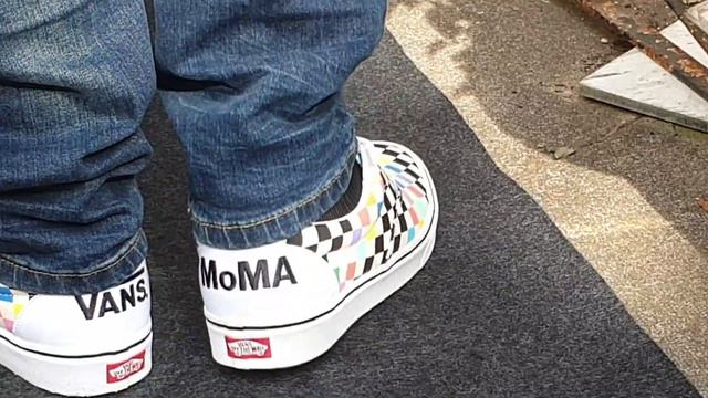 VANS X MoMA Comfy Cush Era MAD ONFOOT. смотреть онлайн