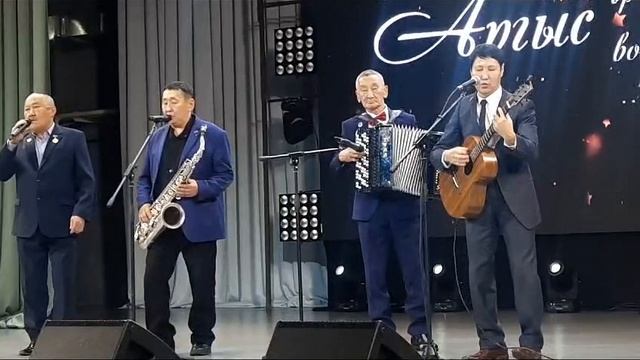 Түүлээхтээҕи народнай коллектив концера. Импровизированнай трио.? смотреть онлайн