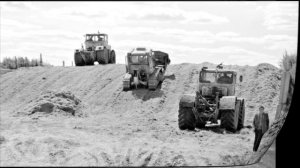 Трактора в полях (СССР ностальгия)