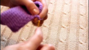 Вяжем чепчик на большую куклу. Подробный мастер-класс. Вязаная одежда на куклу реборн.