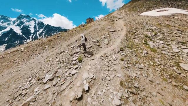 Гора Чегет, высота 3000 метров #чегет #чегет2022 #горы #gopro8 #geprc #cinelog30 #elrs #happymodel смотреть онлайн