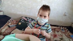 Леня лечит маму
