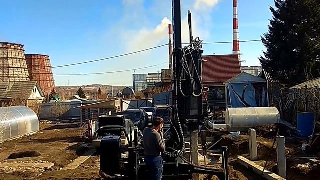 свайный мастер . работа новой установки собственного изготовления.