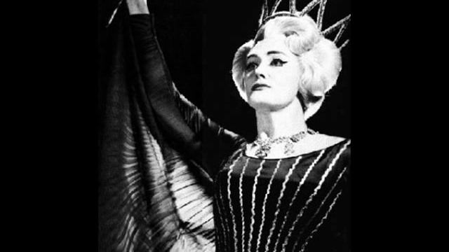 Lily Pons sings Queen of Night смотреть онлайн