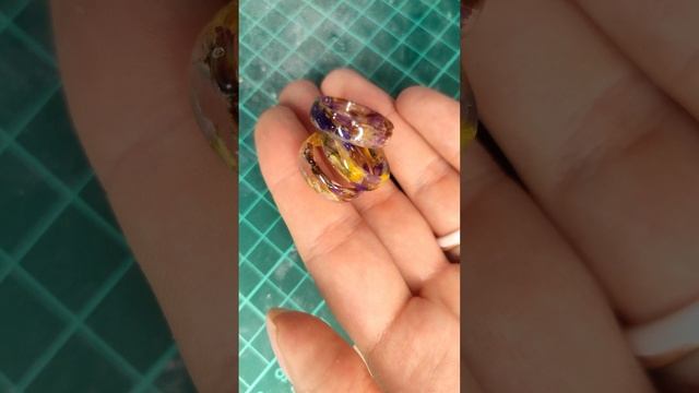 Эпоксидная смола и цветы ✩ полное видео на канале #эпоксиднаясмола #своимируками #украшения