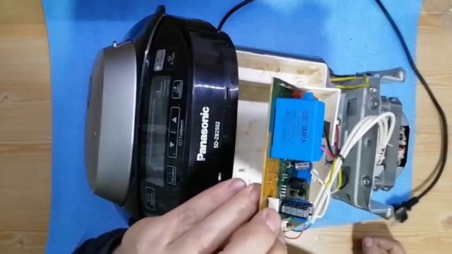 Ремонт хлебопечи / Хлебопечь Panasonic дисплей светится но не включается не запускается смотреть онлайн