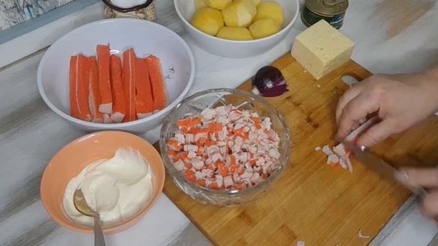 САЛАТ С КРАСНОЙ ИКРОЙ! КРАБОВЫЙ САЛАТ! смотреть онлайн