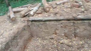 Сломали землянку(. Нашел другой домик в лесу