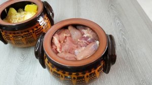 Жаркое в горшочках по домашнему в духовке. Мясо  с картошкой в горшочках.